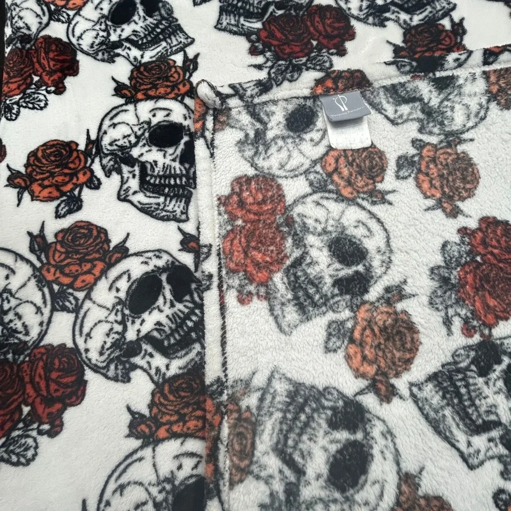 Sleeping Partner Skull Red Rose Plush Fleece Throw Blanket 50x70 Gothic Emo Punk